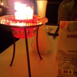 VIETNAM HOUSE - 「ＥＡＲＴＨ　ＨＯＵＲ」というイベント・デーだったので、店内は電気を最低限暗くしてあるので、テーブルにはキャンドルライトが。
