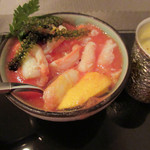 Restaurant Cinq - 1】アミューズのアップ。ズワイガニ 赤パプリカのムース フランの二層仕立(夜の6000円コース)