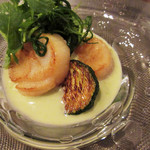 Restaurant Cinq - 2】少し崩して(北海道ホタテのポワレとズッキーニ)夜の6000円コース