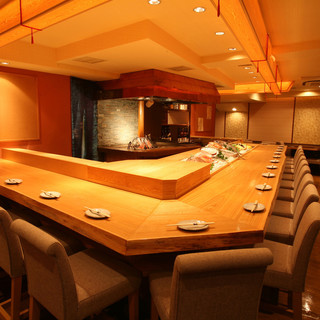 女性同士でも入りやすい、清潔感のある店内