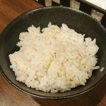 喜界島担々麺 - 食べ放題の麦飯