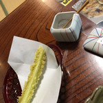 そば処 松 - サービスで頂いたきゅうりの天ぷら。爽やかでほくっとしております。