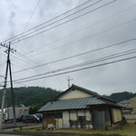 そば処 松 - 廃墟の家を右に入ります。