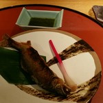 みこころや - 焼物：和歌山鮎のオリーブオイル焼き バジルソース添え