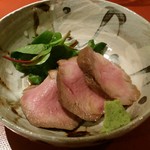 みこころや - 強肴：真鴨 木の芽と牛の旨味醤油