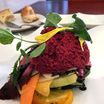 ビストロ ダイア - ハスカップのエスプーマを凍らせたソルベみたいなドレッシングは夏鹿とともに