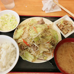 激安食堂 小林屋 - ねぎも大盛りだぁ！