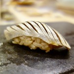 あま木 - ［2017/07］寿司⑤ 天草産こはだの握り 赤酢