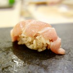 あま木 - ［2017/07］寿司⑫ 大とろの握り 赤酢