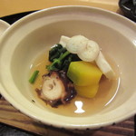 懐石料理 はし本 - 焚き合わせ：高野豆腐・タコ・カボチャ・ほうれん草