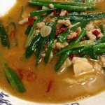 翠龍苑 - 680円税別 にんにくスライスは固め 辛さよりしょっぱさが強い