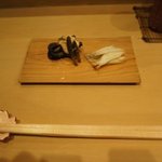 お料理 佐藤 - 2011.3　セッティング　箸置が春らしく　桜と土筆でした＾＾