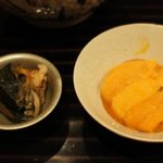 お料理 佐藤 - 2011.3　左側が鮑の肝と赤貝の肝　右側が春の山菜のつけダレにも使える雲丹が生うにと塩雲丹のコラボかな