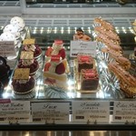 ドゥブルベ・ボレロ - 人気のノッチョラート（ヘーゼルナッツ）の奥に、残り1個のポワリエが