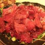まぐろ屋 - ホホ肉にんにく醤油サラダ  1000円