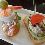 多国籍バル tio - 生ハム＋海老＋玉子＋オリーブ、アンチョビ＋ツナマヨ？