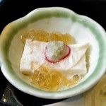 音音 新宿センタービル店 - [料理] 湯葉 琥珀ジュレ掛け アップ♪ｗ