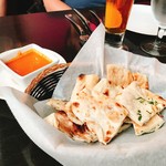 India House - お通すのペラタとマサラ。