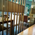 音音 - [内観] 店内 テーブル席 ①