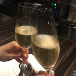 まずはシャンパーニュで乾杯です（＾ν＾）