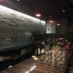 URA - 間接照明とダウンライトが落ち着いた雰囲気を醸し出していますね