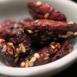 赤坂璃宮 - 豆菓子？＆辣油？　ズームアップ