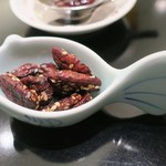 赤坂璃宮 - 豆菓子？＆辣油？　ズームアップ