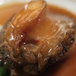 赤坂璃宮 - 蝦夷アワビの濃厚ソース煮込み　ズームアップ