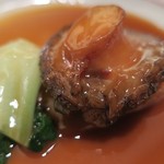 赤坂璃宮 - 蝦夷アワビの濃厚ソース煮込み　ズームアップ