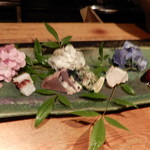 大どころ - 造り盛り合わせ（玄海灘の真鯛，長崎産マダコ，カツオタタキ，スマガツオ）