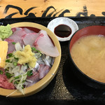 タカマル鮮魚店  - ブループラネット丼¥1,000（通称 青丼）