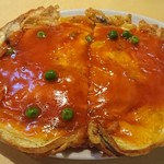 華都飯店 - カニ玉子(本来、等分の切れ目はありません)