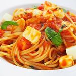 Spaghetti with tomato sauce and mozzarella cheese and bacon
