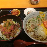 板前心 菊うら - トロたくのせ海鮮丼と冷やしサラダラーメン