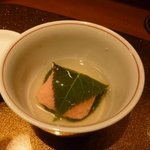 野菜割烹 あき吉 - 筍と一寸豆の桜蒸し