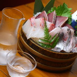 日本晴ルTOKOTON - ぶ厚い刺身が豪快に盛られてます♪