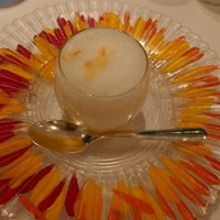 モナリザ 丸の内店 - 冷たいアミューズ　ヨーグルトとカボチャのスープ