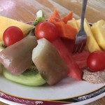 阿婆冰 - 綜合切盤(フルーツの盛り合わせ)NT$70≒260円