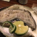 銀座 いっぱし - 岩牡蠣　余市の香　塩胡椒