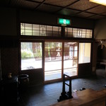 比良山荘 - 玄関内側から