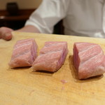 鮨 おさむ - トロ塊で焼いて