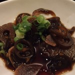 銀座 いっぱし - カツオ用の青唐辛子とニンニクの醤油漬け