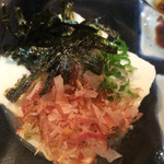 Sankai - 大焼鳥 タレ、塩 各250円
                        冷奴、オニオンスライス 各100円
                        ご飯と味噌汁セットで1130円
                        満腹、大満足