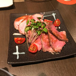 喰心 meat Dining - 黒毛和牛　ローストビーフ2種盛り合わせ（1800円）