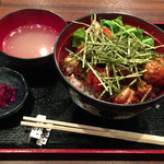 炭火焼やきとん 焼鳥 誠義屋 - 焼き鳥丼(750→500円)