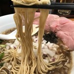 煮干し豚骨らーめん専門店 六郷 - 【2017.7.2】加水率低めのパッツン細麺。