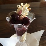 ピノ・グリ - パンナコッタとアイスにチェリーのラム酒煮