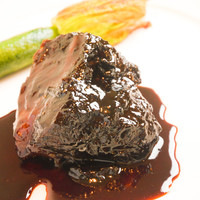 やわらか牛ホホ肉の赤ワイン煮込み