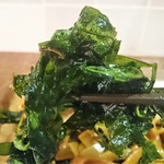 自然派中華 クイジン - 鮎と焦がし葱､空芯菜､生姜麺の和えそば　空芯菜リフト