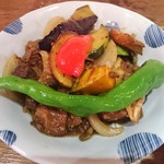 自然派中華 クイジン - こだわりランチ 週替り主菜　牛バラ肉と夏野菜の炒め
